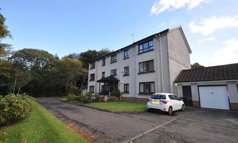 Large 2 Bedroom Flat...