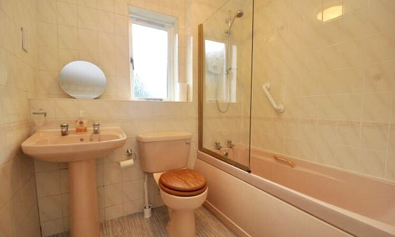 Large 2 Bedroom Flat...