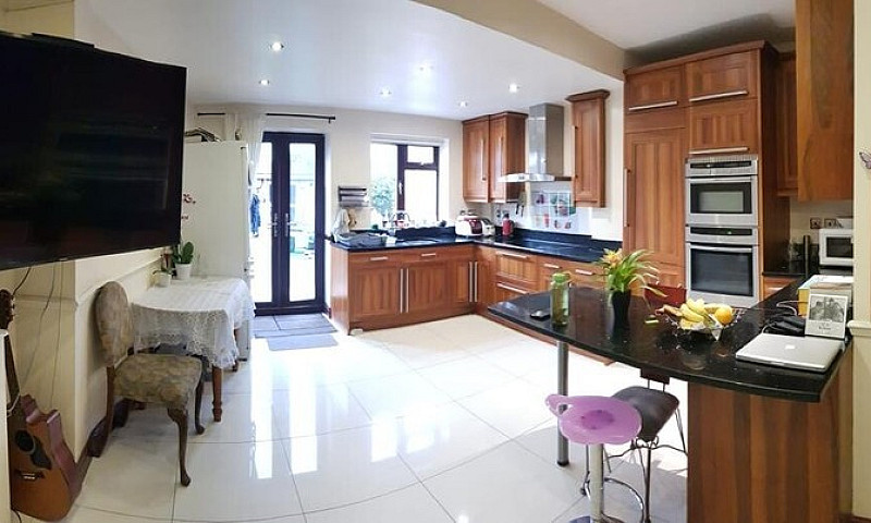 Ensuite Double Room ...