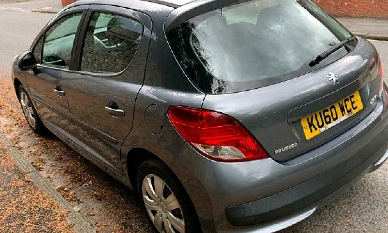 Peugeot 207 1.4 Petr...