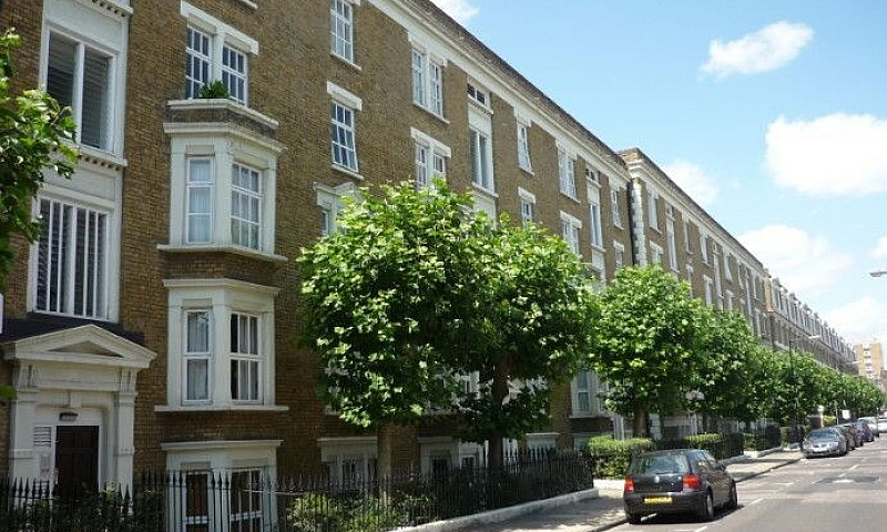 Bright 1 Bedroom Fla...