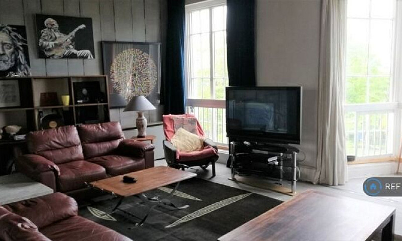 1 Bedroom In Menai V...