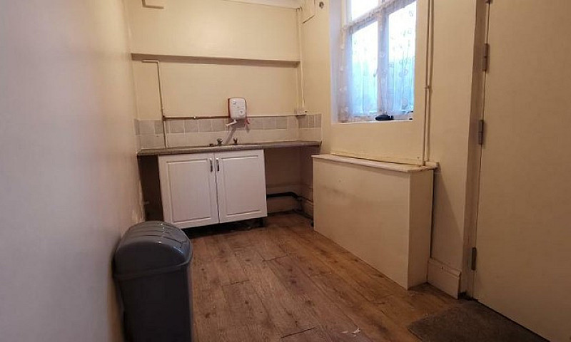 1 Bedroom House In W...