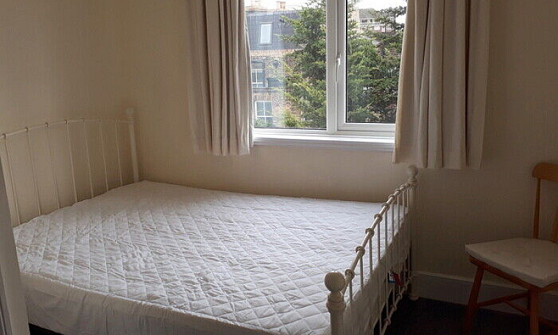 2 Bedroom Flat In Ch...