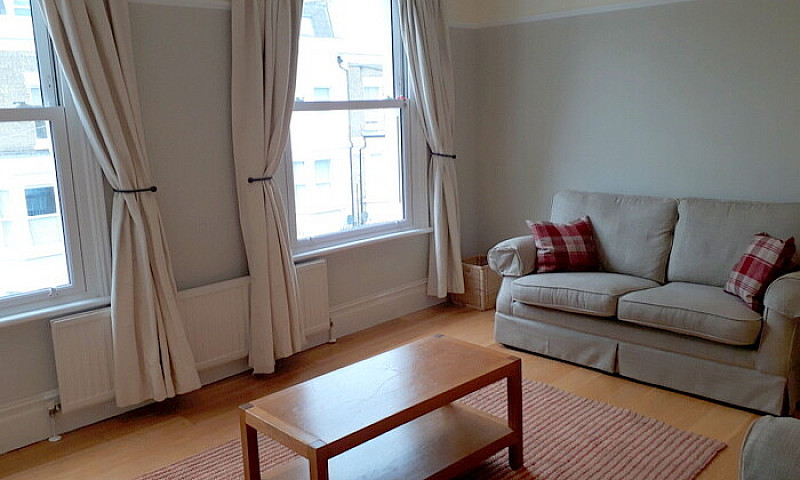 2 Bedroom Flat In Ch...