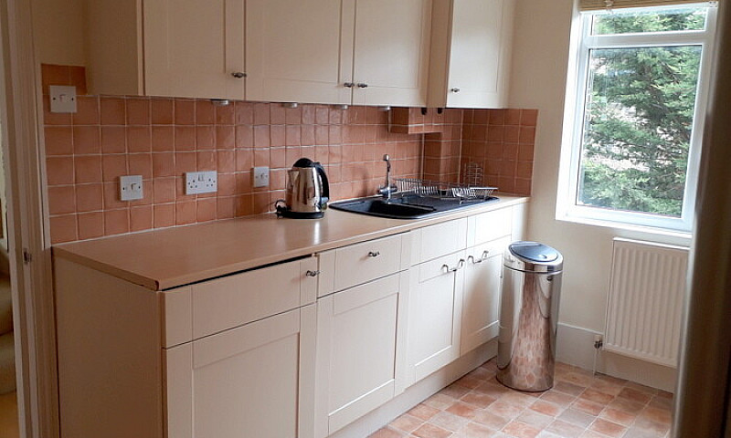 2 Bedroom Flat In Ch...