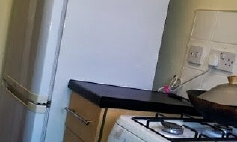 2 Bedroom Flat In Ke...