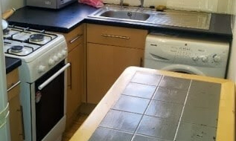 2 Bedroom Flat In Ke...