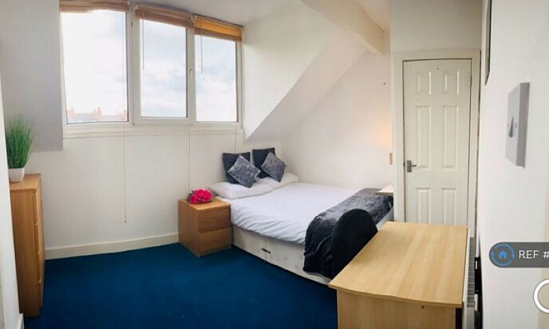 1 Bedroom In De Lacy...