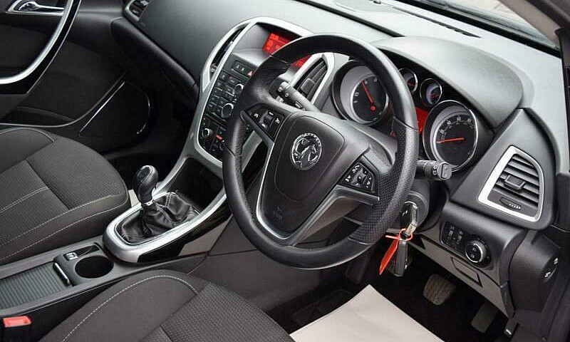2011 Vauxhall Astra ...