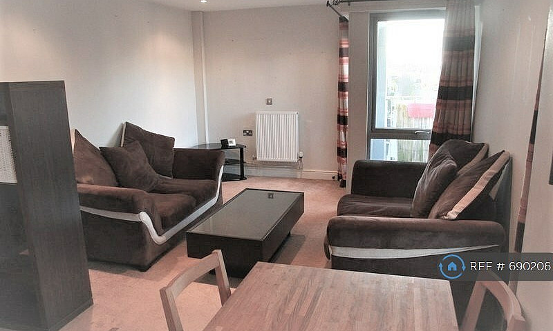 2 Bedroom Flat In Go...