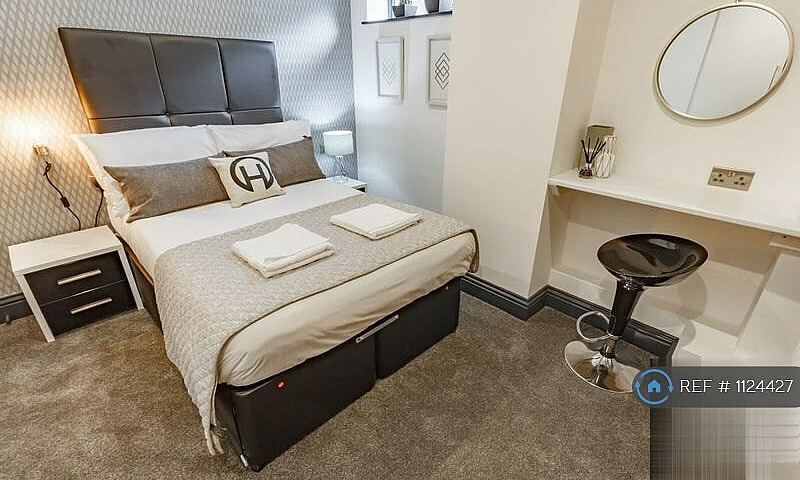 1 Bedroom In Upper F...
