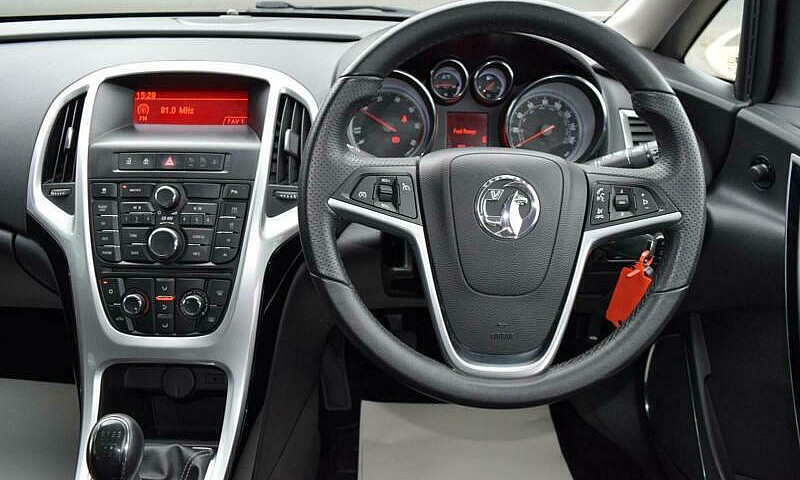 2011 Vauxhall Astra ...