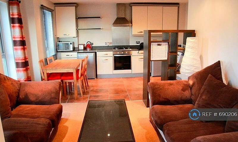 2 Bedroom Flat In Go...