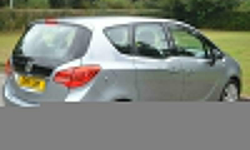 2011 (11) Vauxhall M...
