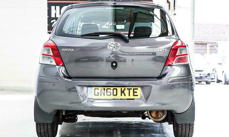 2010 Toyota Yaris 1....