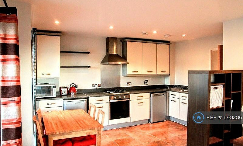 2 Bedroom Flat In Go...