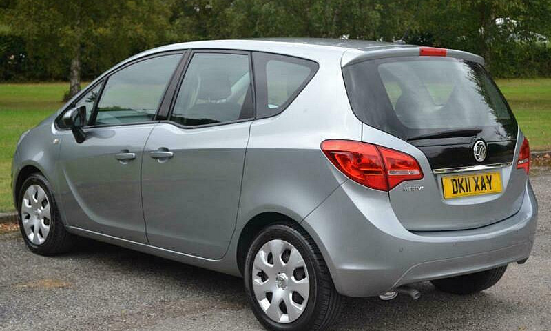 2011 (11) Vauxhall M...