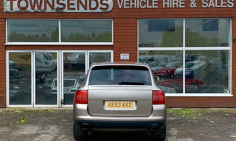 Porsche Cayenne S 4....