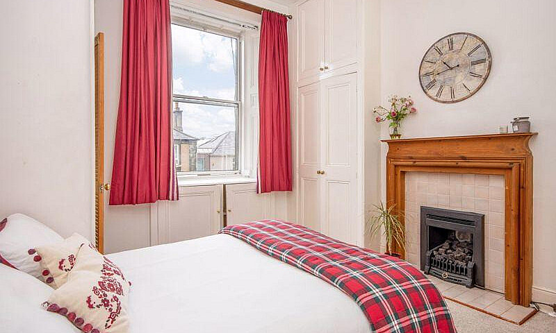 Stunning One Bed Fla...