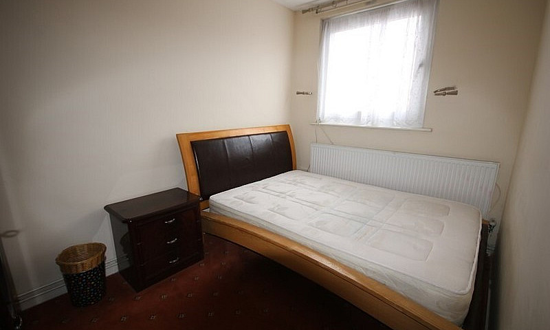 Large Clean 3 Bedroo...