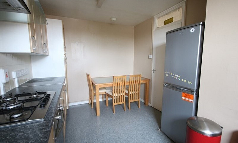 Large Clean 3 Bedroo...