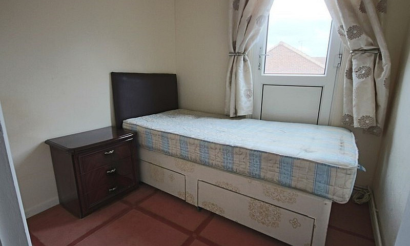 Large Clean 3 Bedroo...