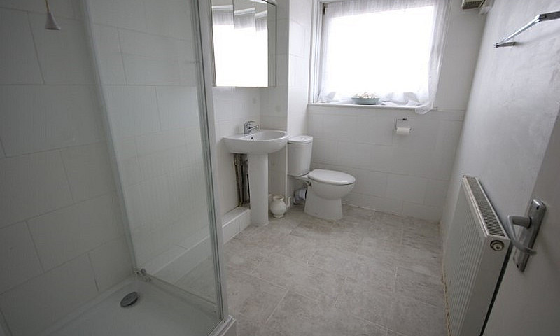 Large Clean 3 Bedroo...