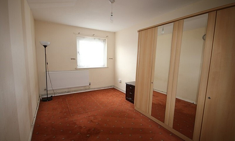 Large Clean 3 Bedroo...