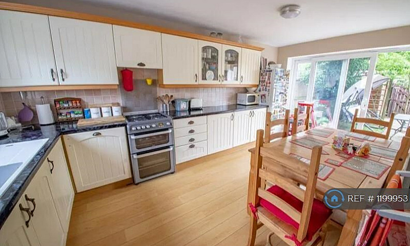 3 Bedroom House In B...