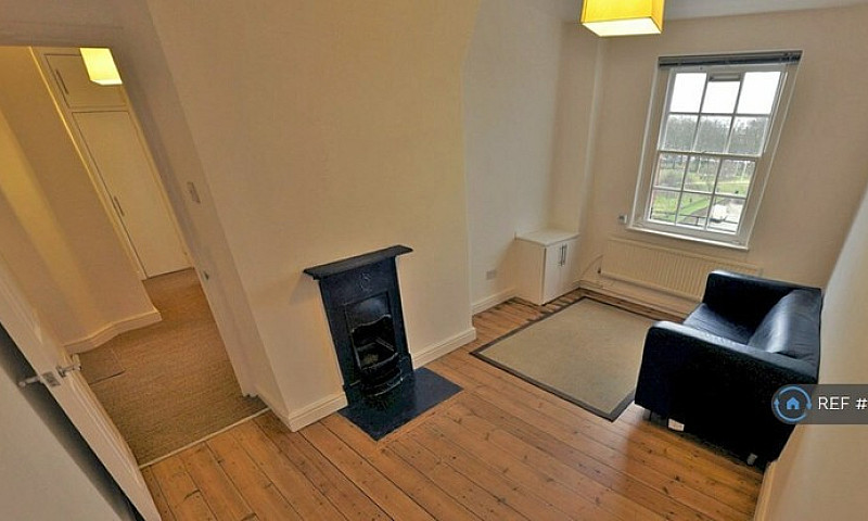 1 Bedroom Flat In Ro...