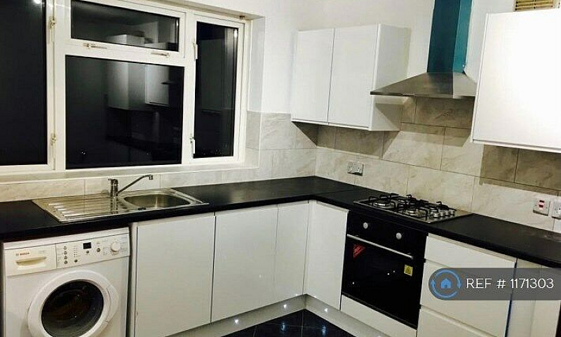 2 Bedroom Flat In Ll...