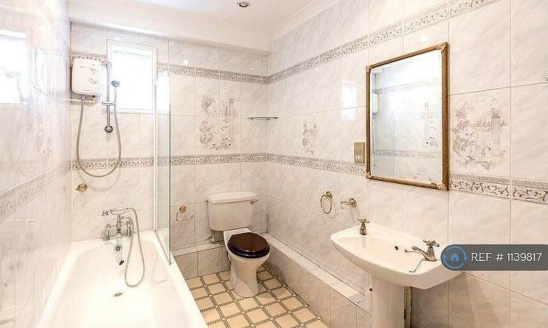2 Bedroom Flat In Gl...