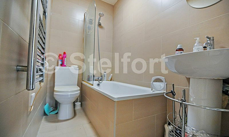 1 Bedroom Flat In Ho...