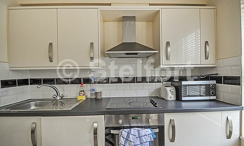1 Bedroom Flat In Ho...