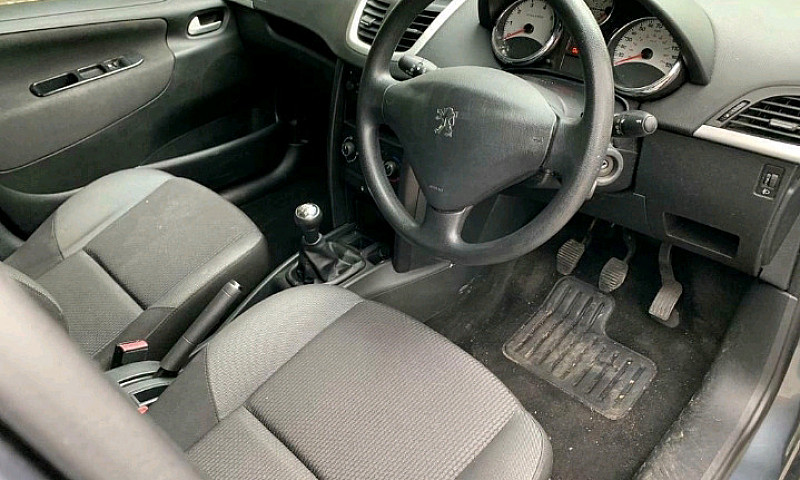 Peugeot 207 1.4 Petr...