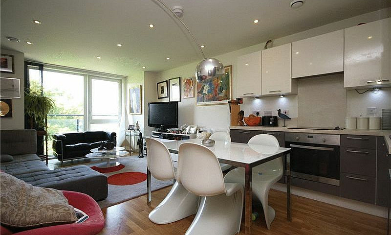 2 Bedroom Flat In Br...