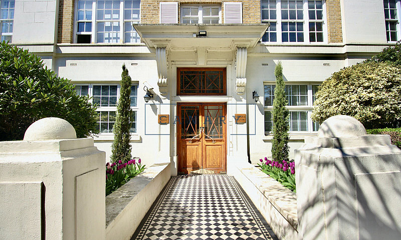 2 Bedroom Flat In Cl...