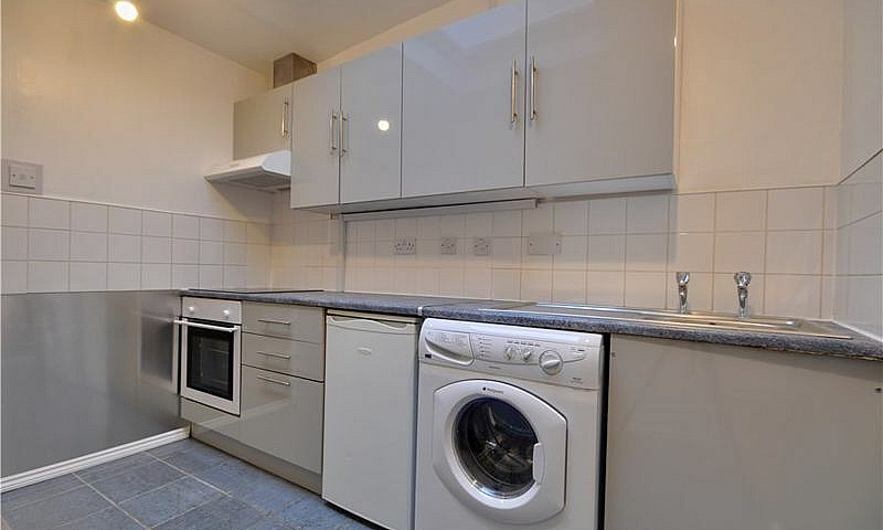 1 Bedroom Flat In Ti...