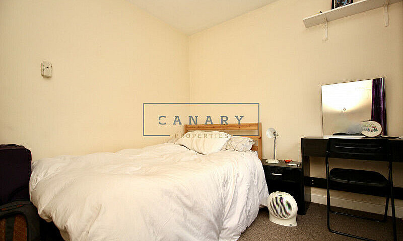 2 Bedroom Flat In Cl...