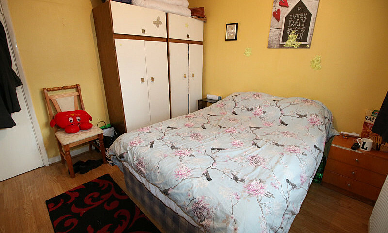 2 Bedroom Flat In Su...