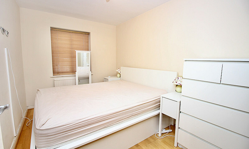 2 Bedroom Flat In La...