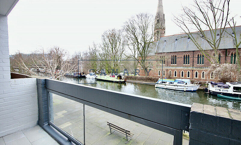 3 Bedroom Flat In Ba...