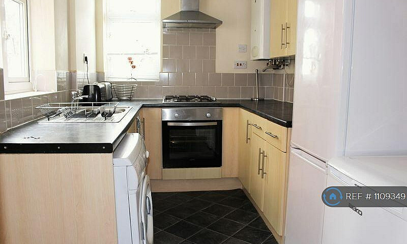 1 Bedroom In Lees Hi...