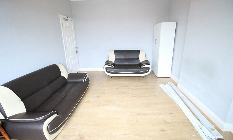 3 Bedroom Flat In Mu...
