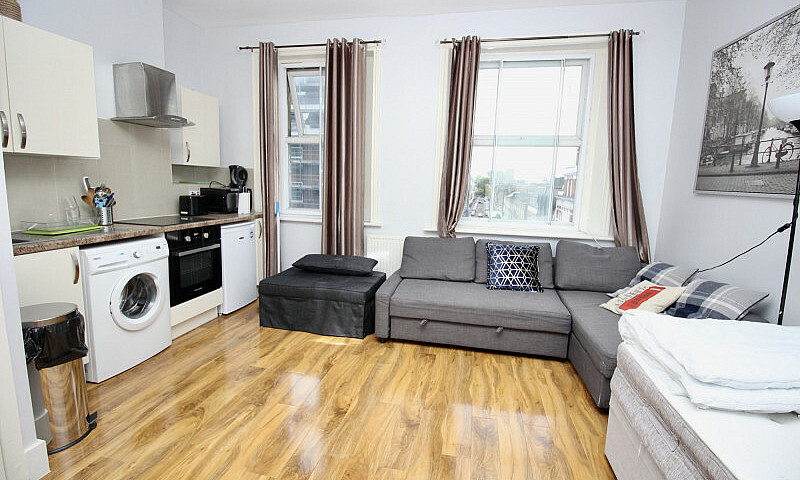 1 Bedroom Flat In 22...