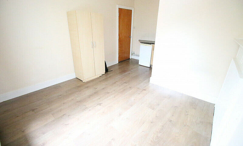 Studio Flat In St. S...