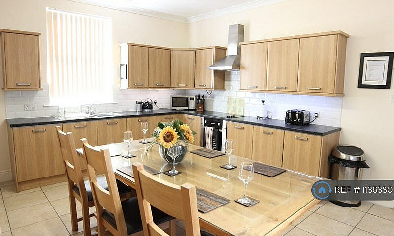 10 Bedroom House In ...