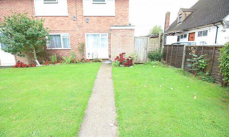 2 Bedroom Flat In Su...