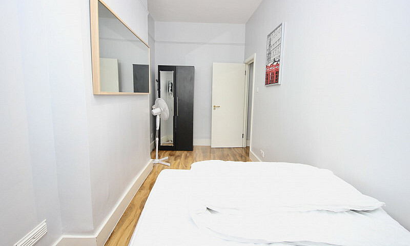 1 Bedroom Flat In 22...